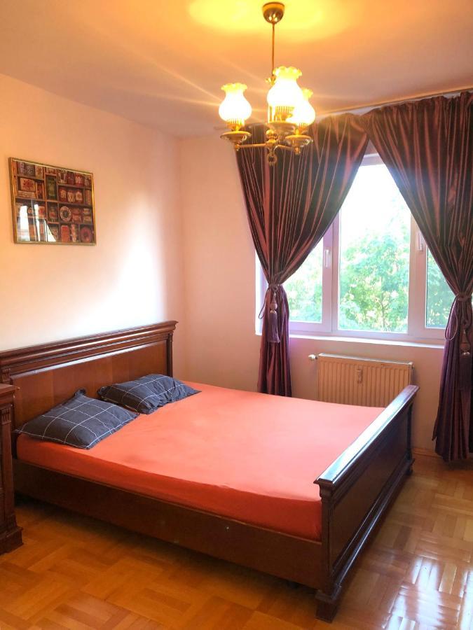 Vintage Bucharest Apartment Bagian luar foto