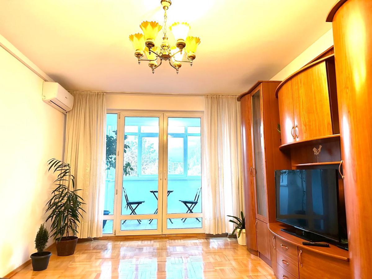 Vintage Bucharest Apartment Bagian luar foto
