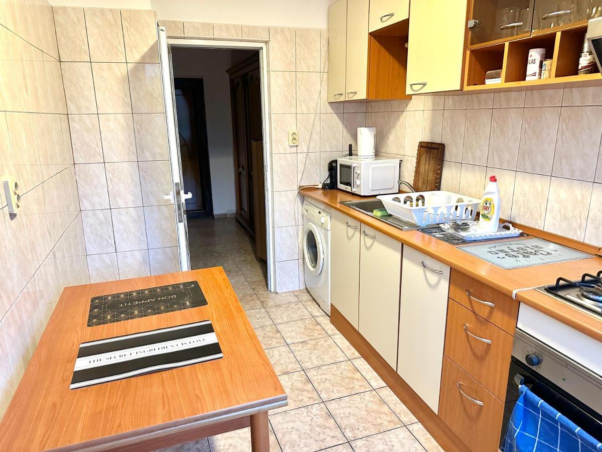 Vintage Bucharest Apartment Bagian luar foto