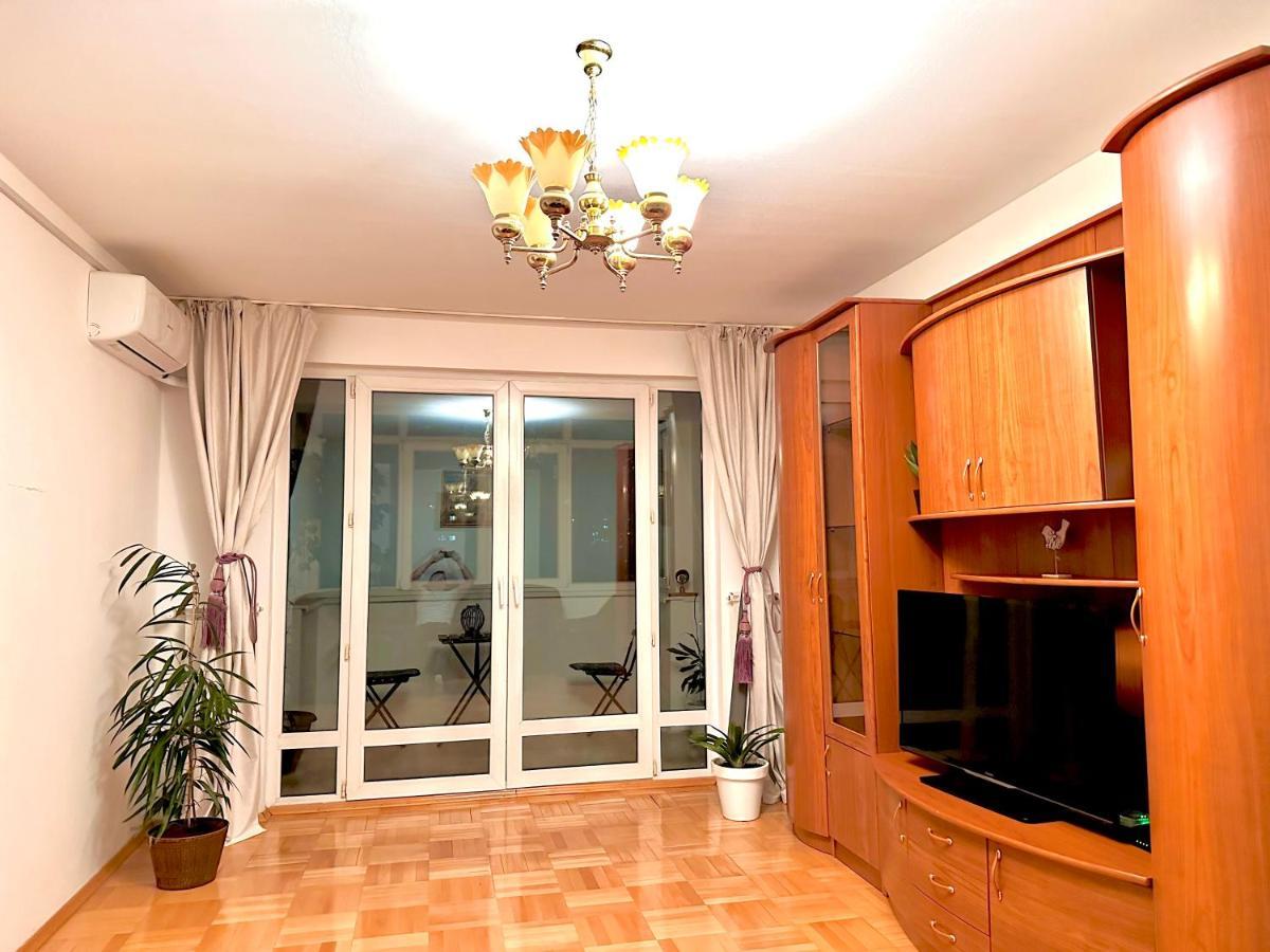 Vintage Bucharest Apartment Bagian luar foto