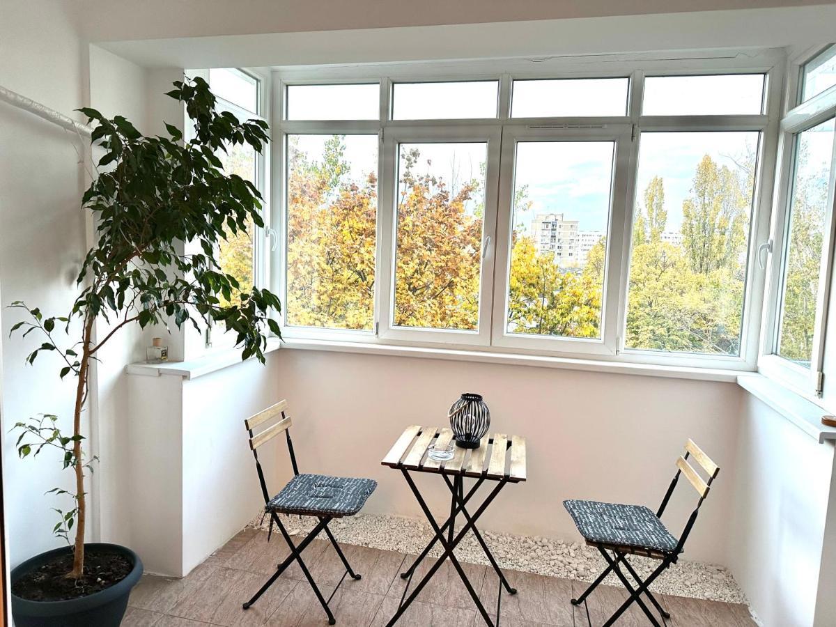 Vintage Bucharest Apartment Bagian luar foto