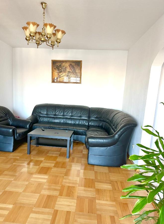 Vintage Bucharest Apartment Bagian luar foto
